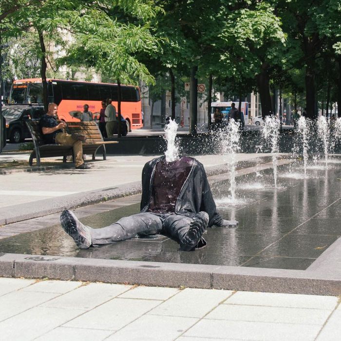 5d146eae8cf98-mannequins-city-street-art-installation-trolling-sculptor-artist-mark-jenkins-12-5d1317e3b35a1__700